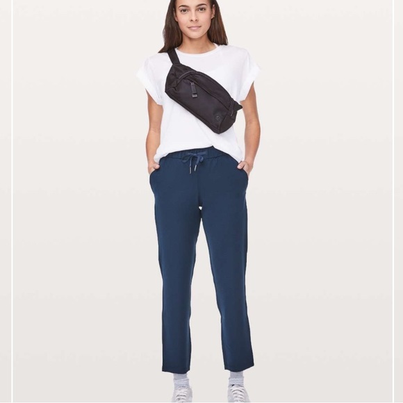 lululemon athletica Pants - Lululemon On The Fly Pant *Woven 27" True Navy Blue size 6
